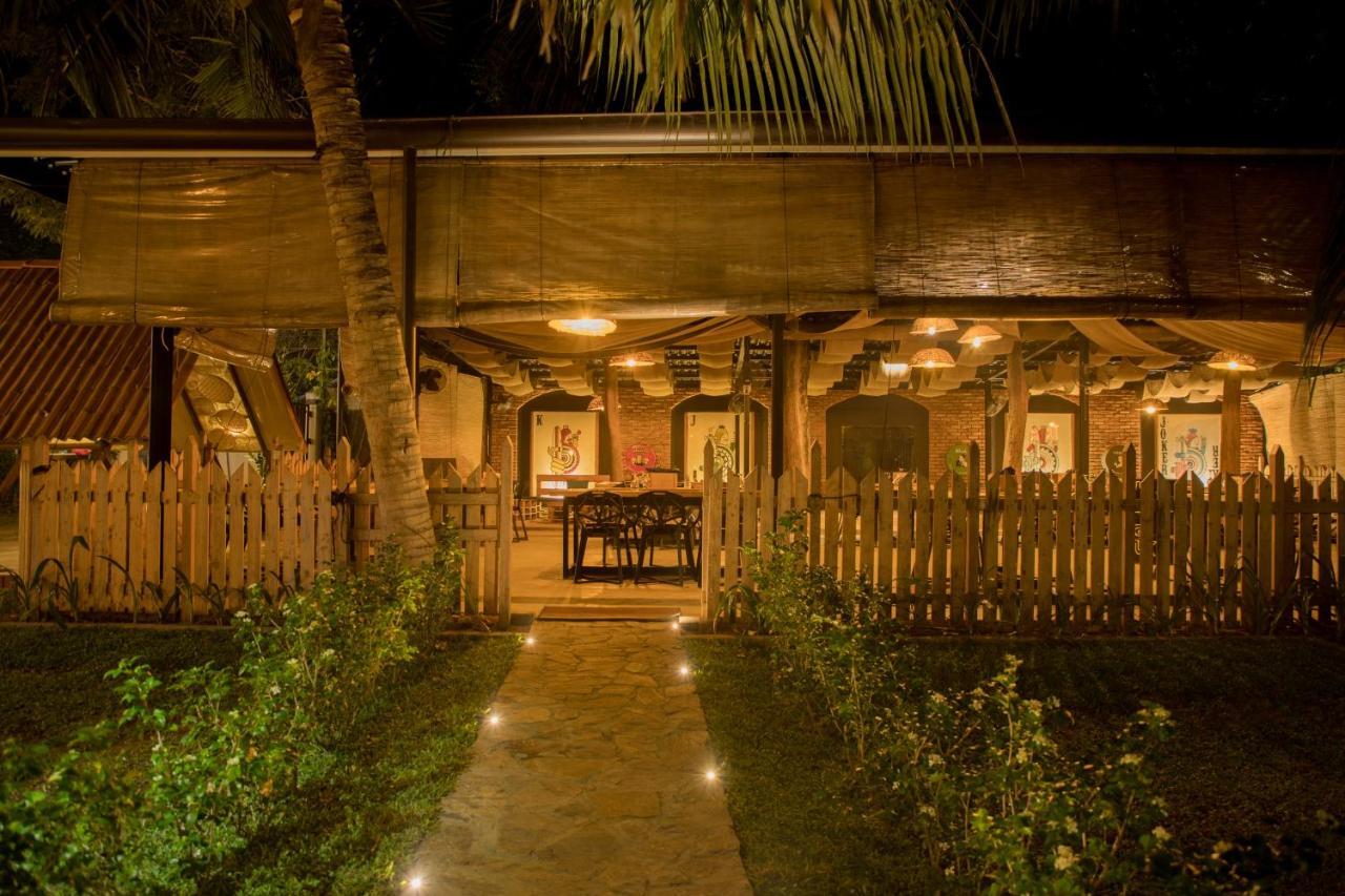 Tuk Tuk Boutique Hotel Негомбо Экстерьер фото
