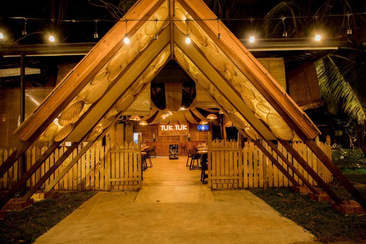 Tuk Tuk Boutique Hotel Негомбо Экстерьер фото